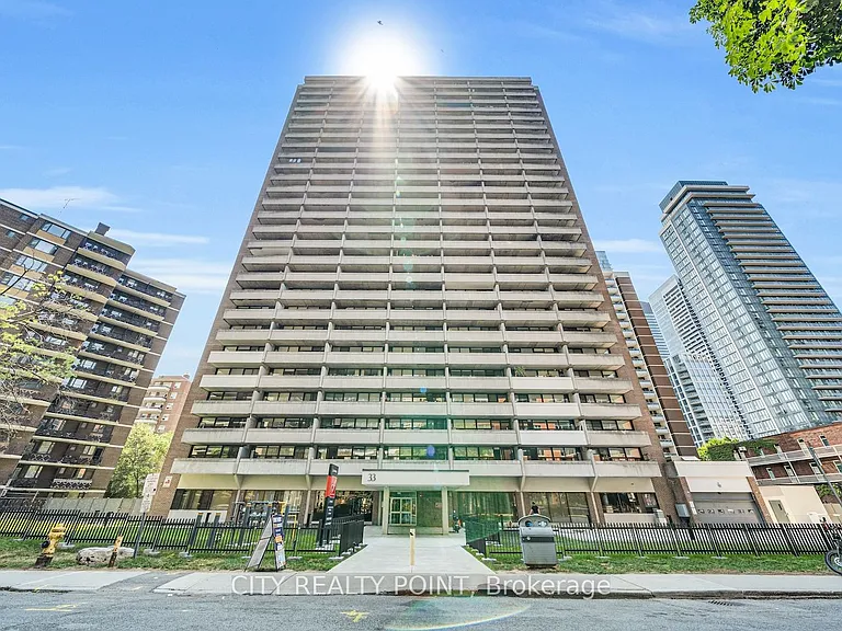 33 Isabella St #1813 — Photo 11