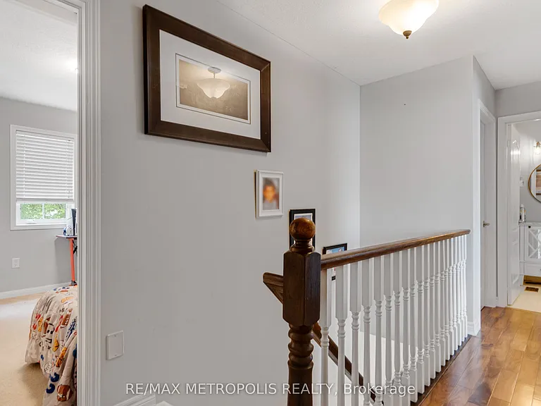 2420 Baintree Cres — Photo 24