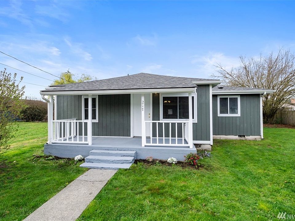 Welcome to downtown Orting! Clean and ready for new owners!