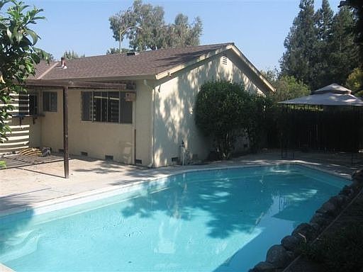 3rd image of 956 Edenbury Ln
