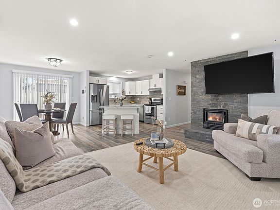 4th image of 17101 17th Avenue Ct E