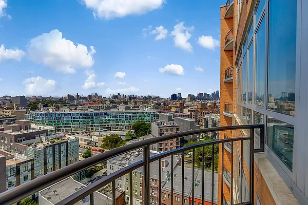 Sold by Redfin Real Estate | media 17