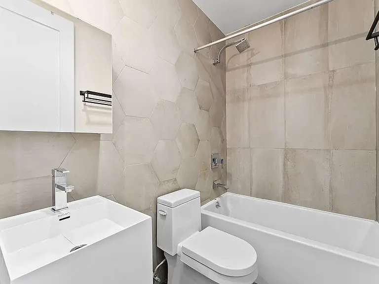 28 Starr St #4B — Photo 5