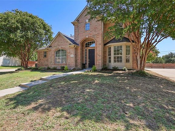 3rd image of 3812 Trailview Dr