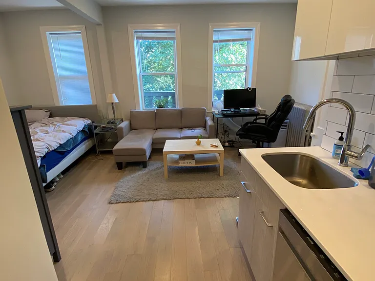 104 Queensberry St #4 — Photo 6