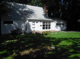 67 Knollwood Rd, Roslyn, NY 11576