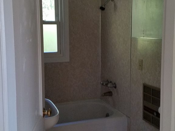 4th image of 2610 NE 59th St