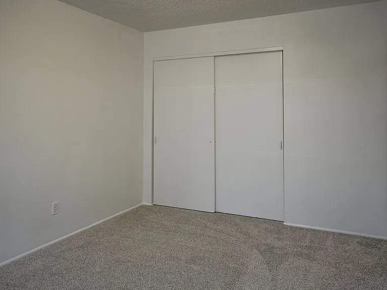 Kathy-Ann Apartments — Photo 20