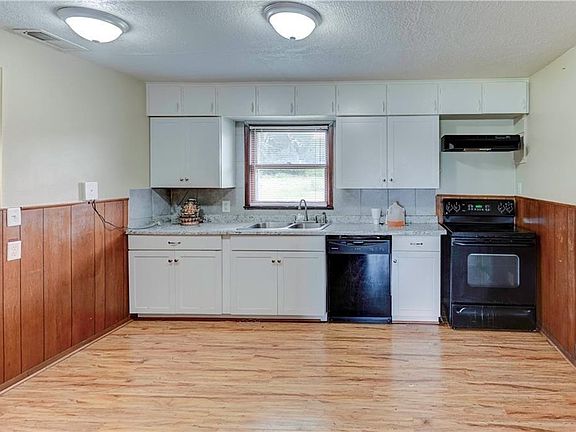 2nd image of 11512 Blue Ridge Blvd