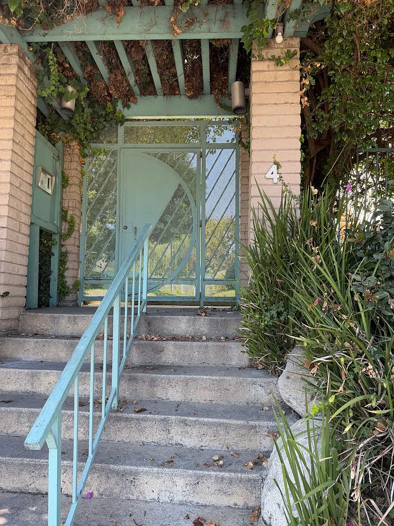 Torrance Condo Ponderosa West! 1 Bedroom 1 Bath For Lease — Photo 2