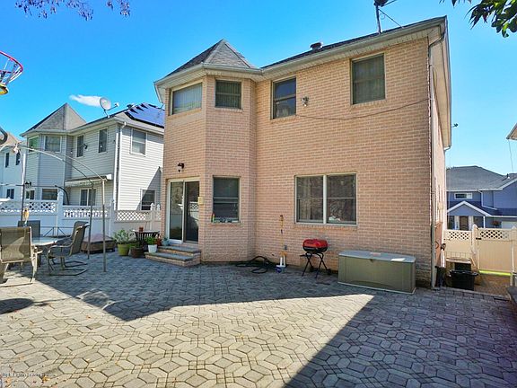5th image of 76 Greenway Dr