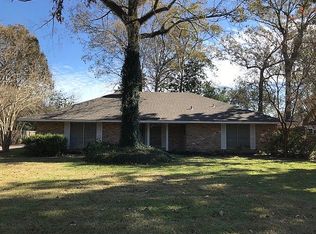 1062 Castle Kirk Dr, Baton Rouge, LA 70808