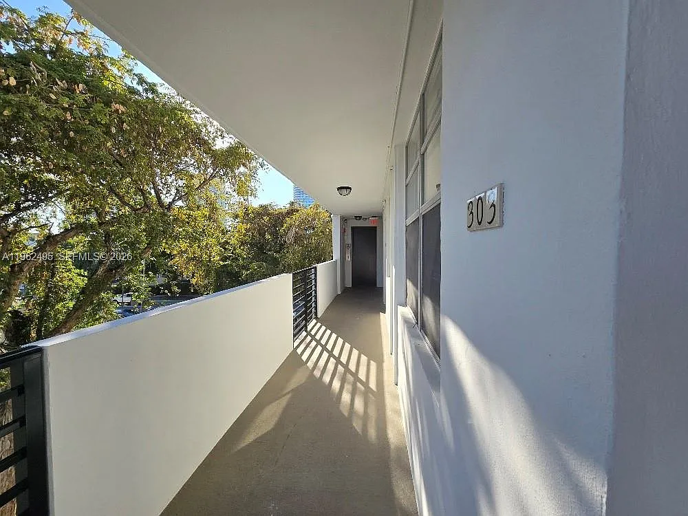Building Photo - 631 Jefferson Ave #303