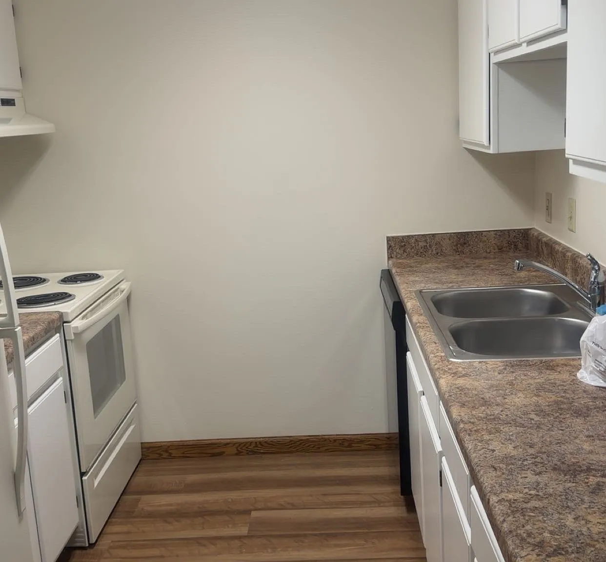 2 bed, 700 sqft, $825 — Photo 2