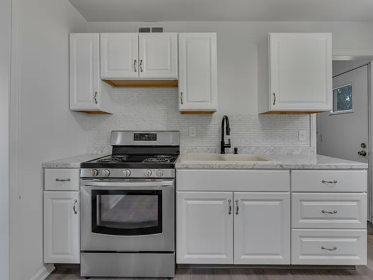610 Elm St — Photo 5