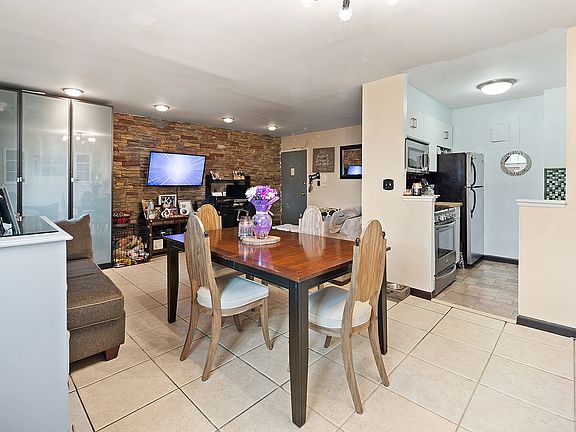 5th image of 150 Colton St #1B