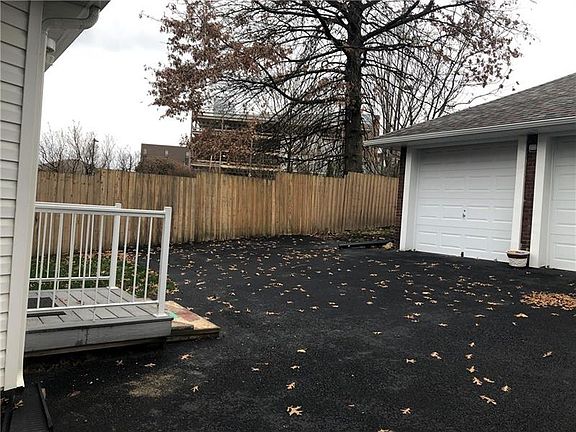 4th image of 133 S Washington Ave
