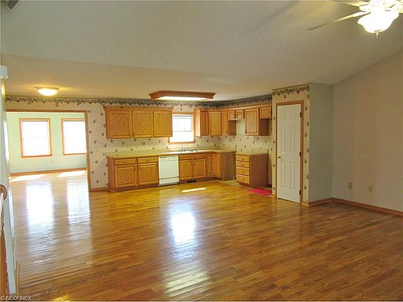 5th image of 337 Greenview Ct