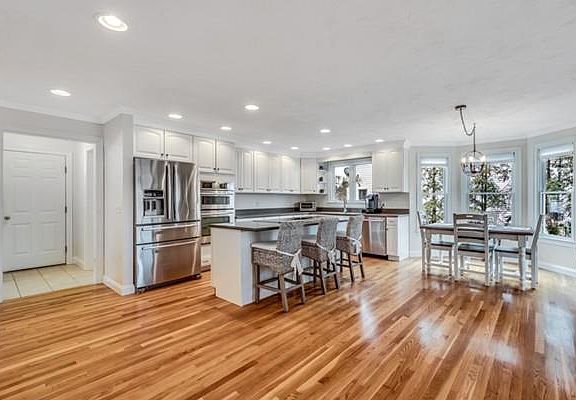 4th image of 5 Waterbury Ln