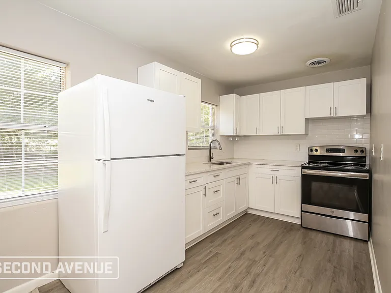 3015 Lansdell Dr — Photo 7