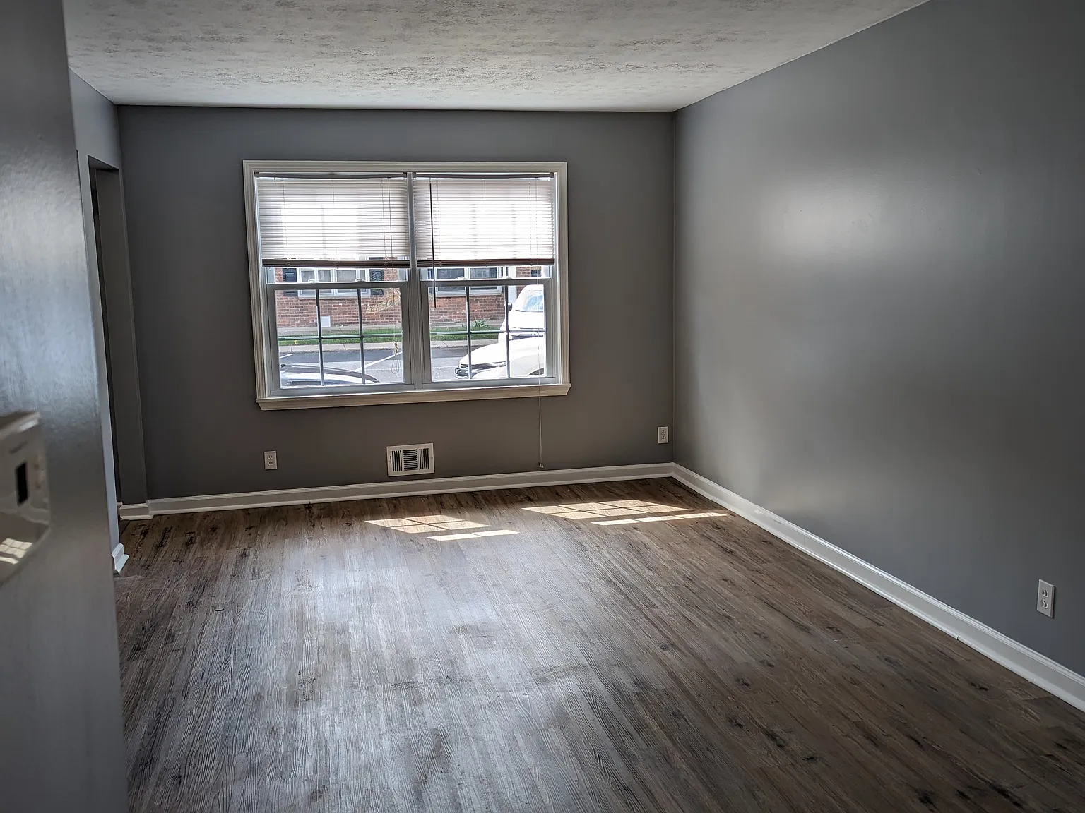 2 bed, 1.5 bath, 1000 sqft, $1,500 — Photo 3