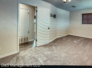 841 NW 7th St, Moore, OK 73160