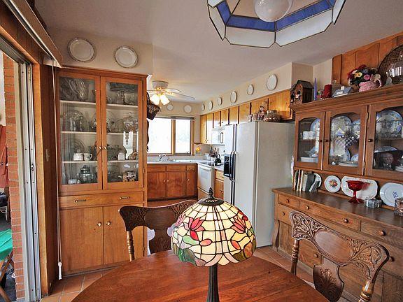 3rd image of 422 French Island Trl