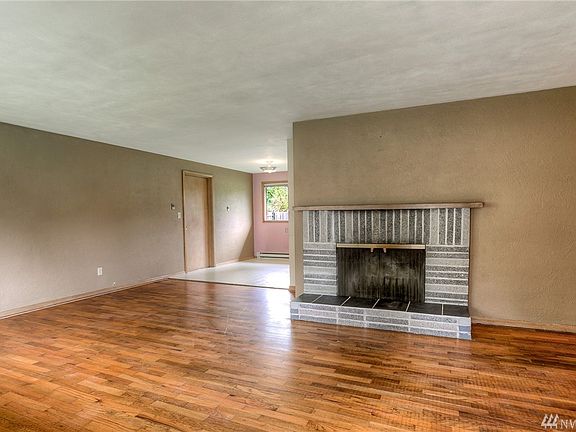 3rd image of 1423 Miller Ave NE