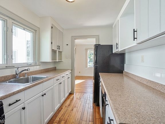 4th image of 37 N Ashby Ave