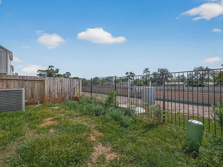 3223 Cedar Dawn Ln — Photo 38