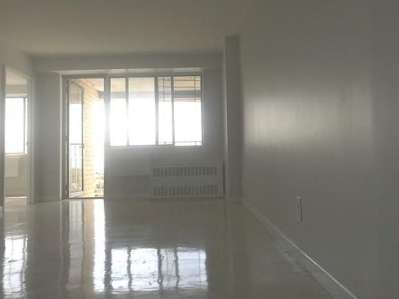 3rd image of 4 W Sidney Ave