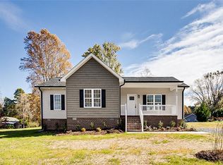 403 Hillcrest Dr, Randleman, NC 27317