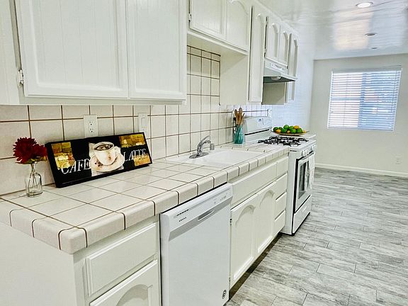 2nd image of 417 W Franklin Ave #1