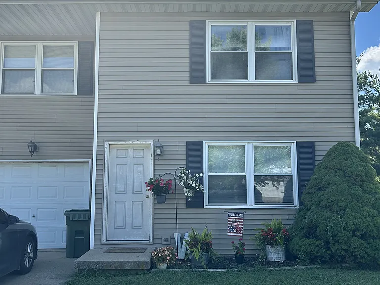 603 Dianne Ct — Photo 1