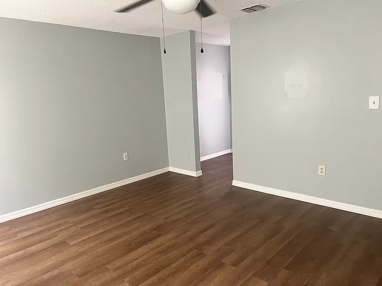10528 Montpelier Cir — Photo 13