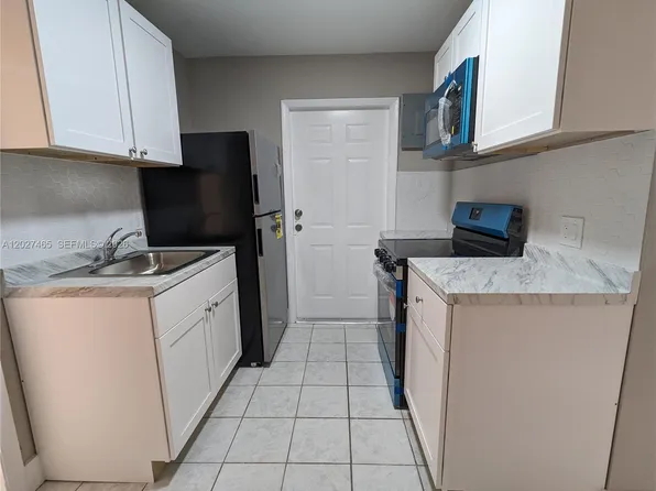 987 NE 131st St #4, Miami, FL 33161