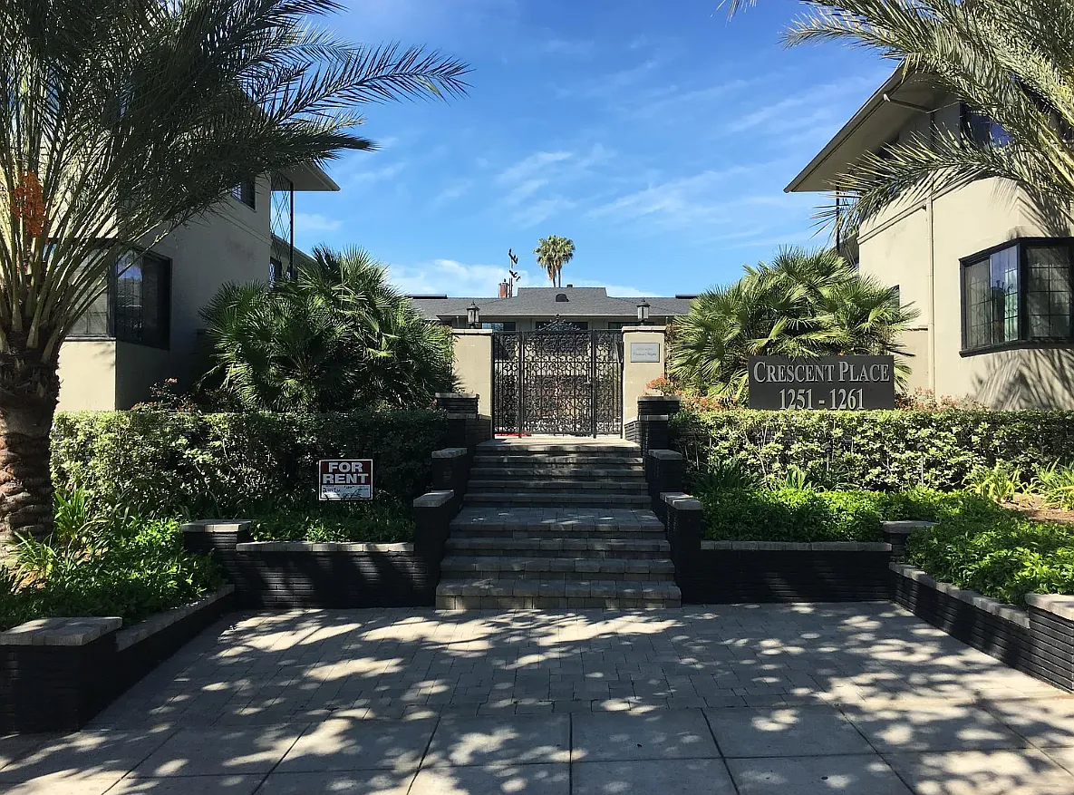 Crescent Heights — Photo 2