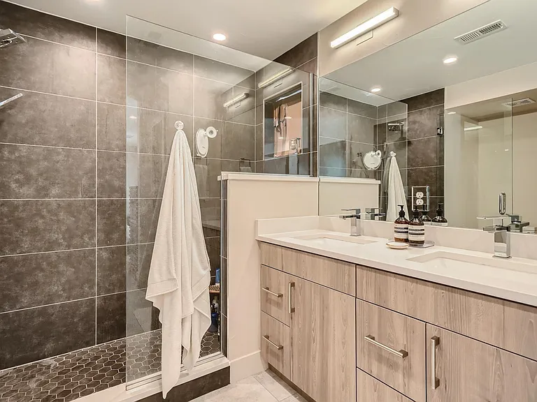 1456 N Zenobia St — Photo 18