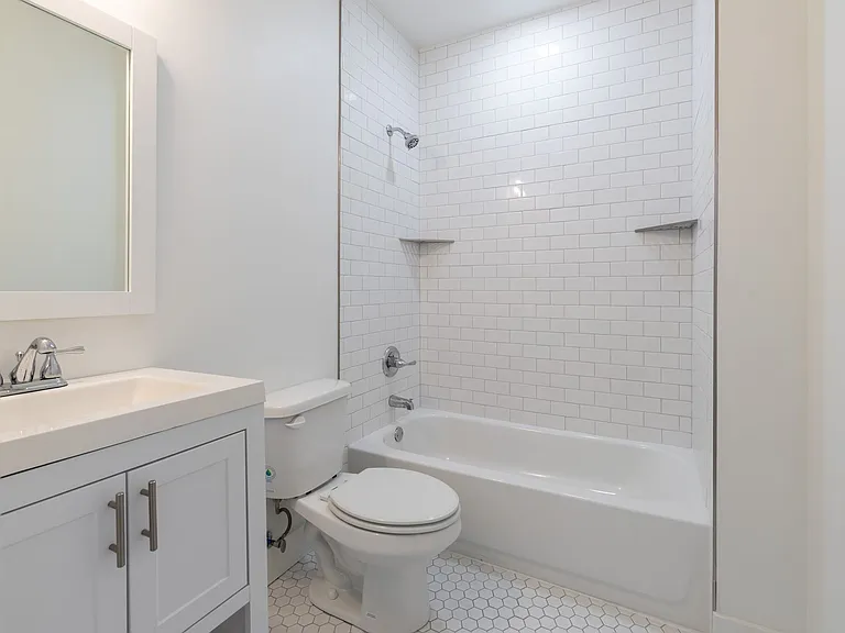 523 E Normal St — Photo 18