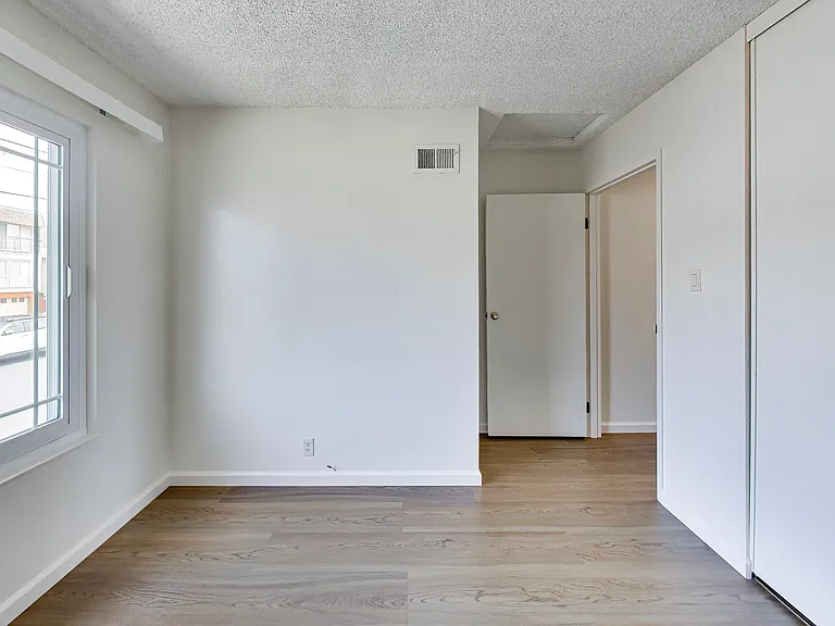 310 Castle St — Photo 20
