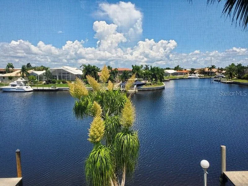2 bed, 2.0 bath, 1044 sqft, $1,300 — Photo 4