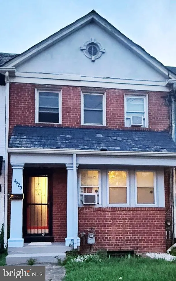 4 bed, 1320 sqft, $5,000 — Photo 1