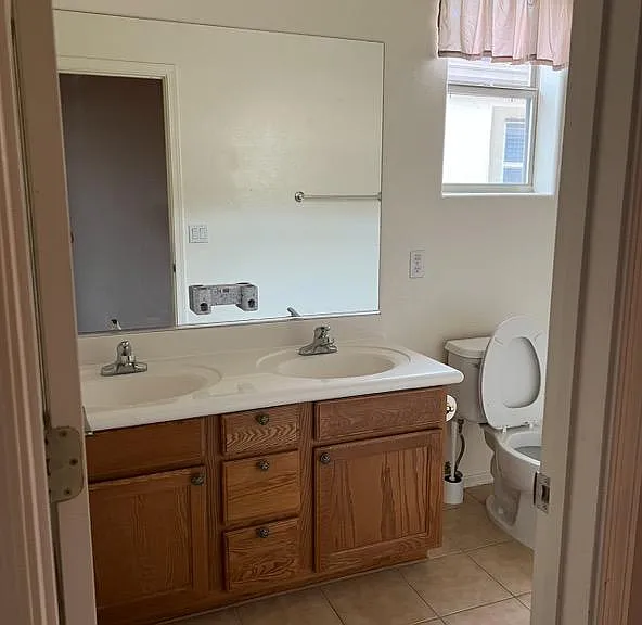 504 E Calle Escora — Photo 18
