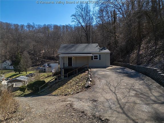 2nd image of 80 Mackinaw Dr