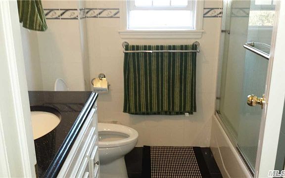 5th image of 373 Bryn Mawr Rd