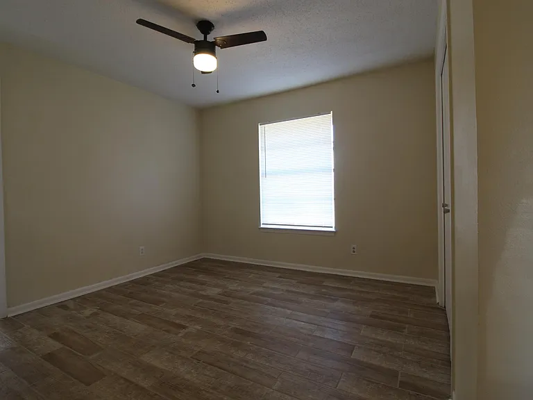 3303 Brookbend Dr — Photo 10