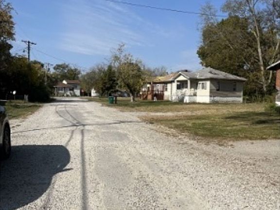 Exterior Neighborhood (street photo)