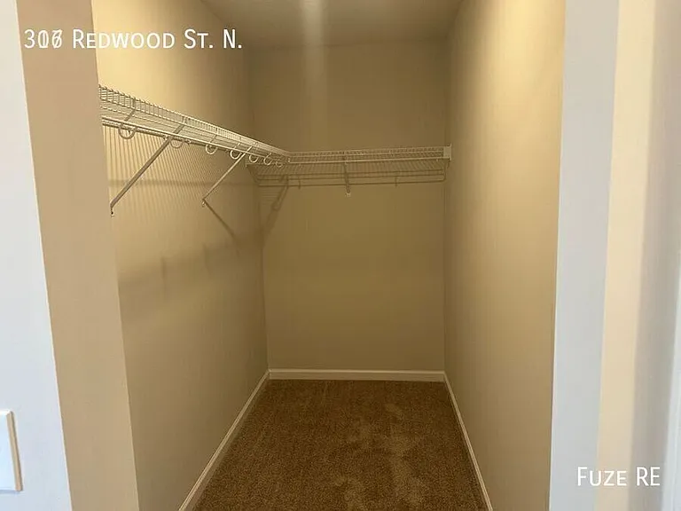 316 Redwood St N — Photo 7