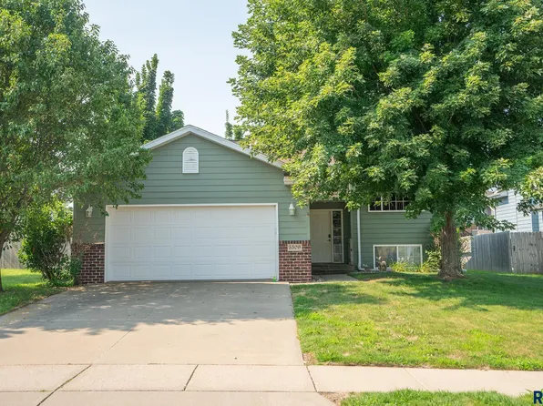 5509 W Oakcrest Dr, Sioux Falls, SD 57107