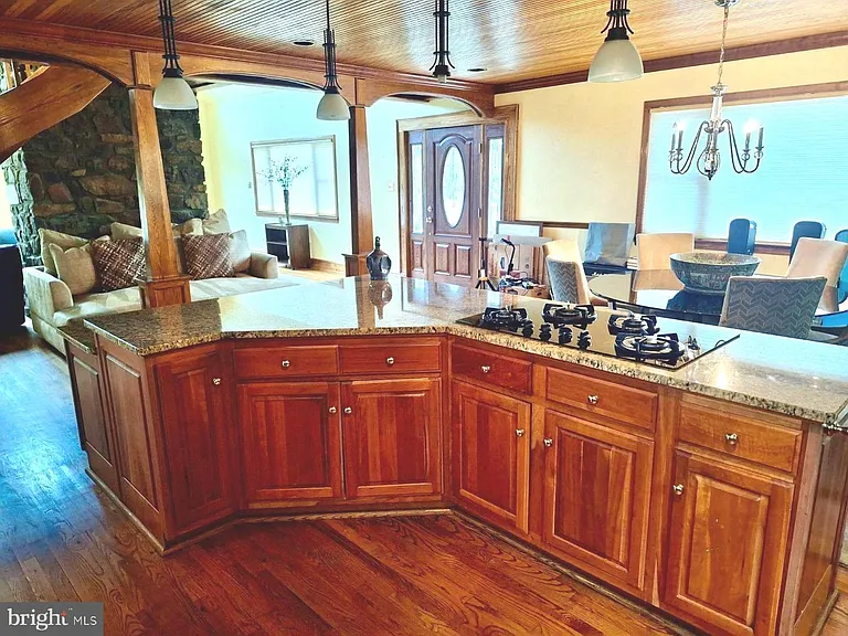 9078 Knoll Run Ln — Photo 8